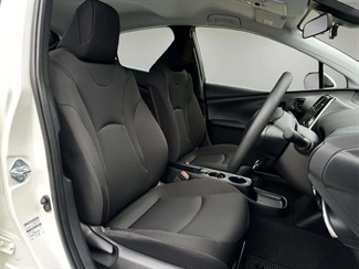 2021 Toyota Prius - Thumbnail
