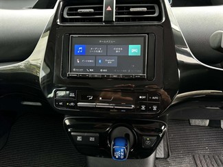 2021 Toyota Prius - Thumbnail