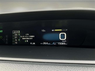 2021 Toyota Prius - Thumbnail