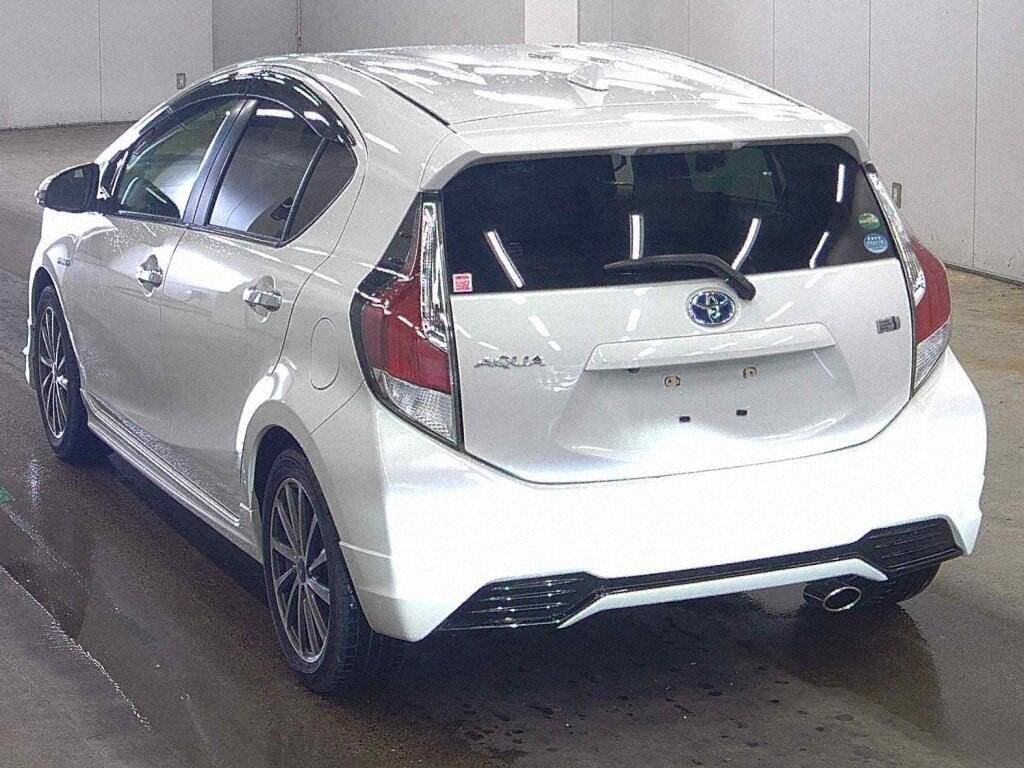 2016 Toyota AQUA