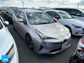 2015 Toyota Prius - Thumbnail