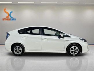 2014 Toyota Prius - Thumbnail