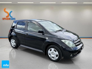2004 Toyota IST - Thumbnail