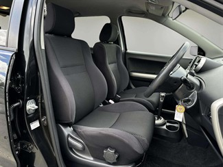 2004 Toyota IST - Thumbnail