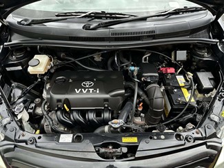 2004 Toyota IST - Thumbnail