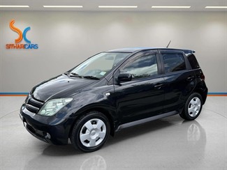 2004 Toyota IST - Thumbnail