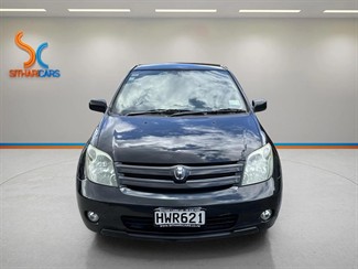 2004 Toyota IST - Thumbnail