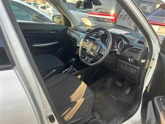 2020 Suzuki SWIFT - Thumbnail