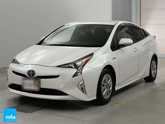 2017 Toyota Prius - Thumbnail