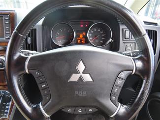 2011 Mitsubishi Delica - Thumbnail