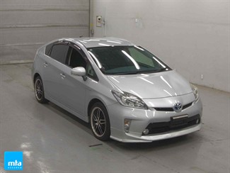 2015 Toyota Prius - Thumbnail
