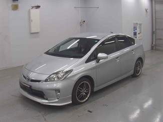 2015 Toyota Prius - Thumbnail
