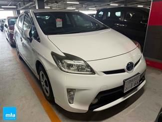 2015 Toyota Prius - Thumbnail