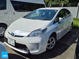 2014 Toyota Prius - Thumbnail