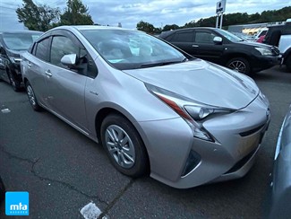 2016 Toyota Prius - Thumbnail