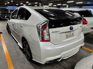 2015 Toyota Prius - Thumbnail