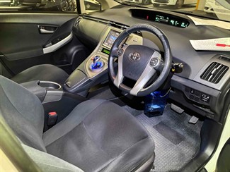 2015 Toyota Prius - Thumbnail
