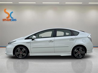 2015 Toyota Prius - Thumbnail