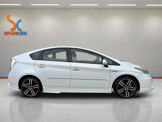 2015 Toyota Prius - Thumbnail