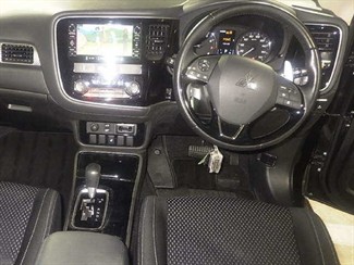 2017 Mitsubishi Outlander - Thumbnail