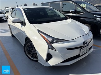 2016 Toyota Prius - Thumbnail