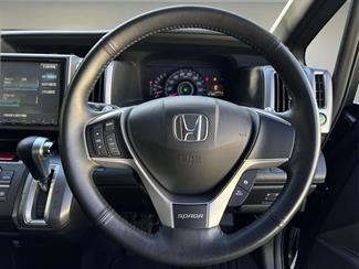 2014 Honda Stepwagon - Thumbnail