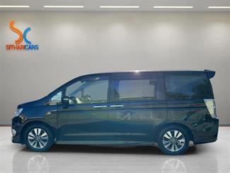 2014 Honda Stepwagon - Thumbnail