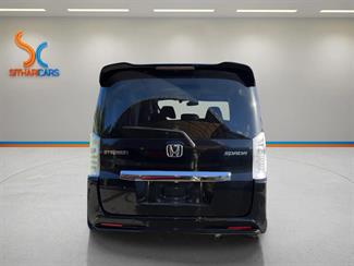 2014 Honda Stepwagon - Thumbnail