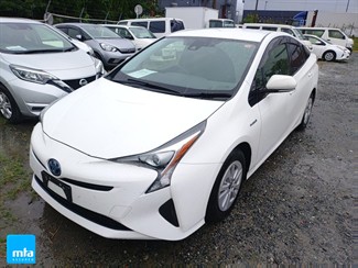 2018 Toyota Prius - Thumbnail