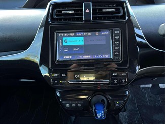 2019 Toyota Prius - Thumbnail