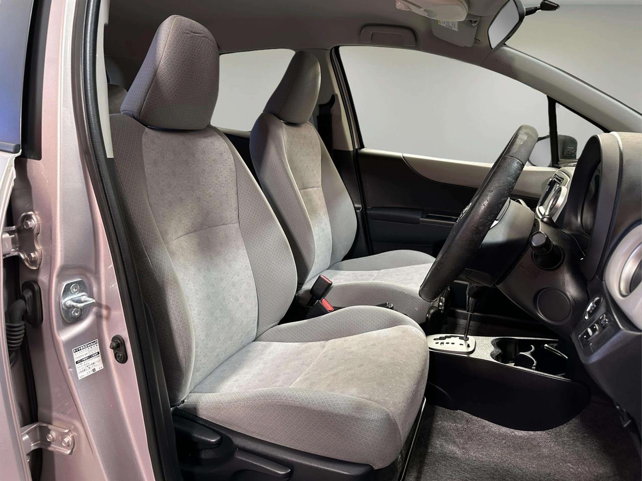 2011 Toyota Vitz
