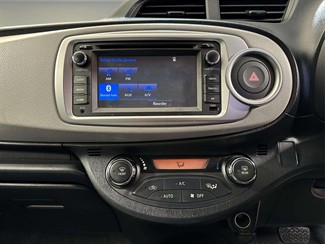 2011 Toyota Vitz - Thumbnail