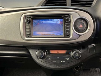 2011 Toyota Vitz - Thumbnail