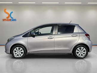 2011 Toyota Vitz - Thumbnail