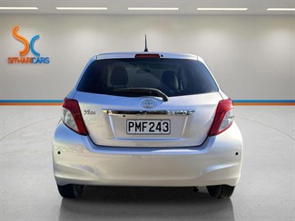 2011 Toyota Vitz - Thumbnail