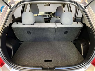 2011 Toyota Vitz - Thumbnail