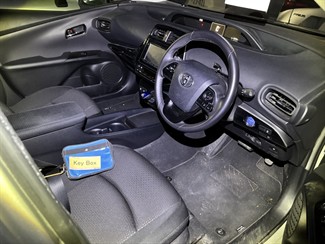 2020 Toyota Prius - Thumbnail