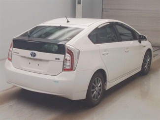 2015 Toyota Prius - Thumbnail