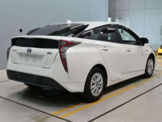 2018 Toyota Prius - Thumbnail
