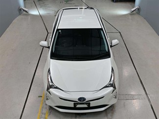 2018 Toyota Prius - Thumbnail