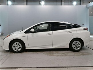 2018 Toyota Prius - Thumbnail