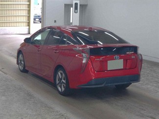 2016 Toyota Prius - Thumbnail