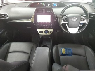 2016 Toyota Prius - Thumbnail