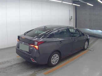 2019 Toyota Prius - Thumbnail