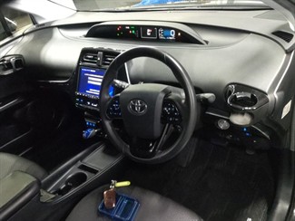 2019 Toyota Prius - Thumbnail