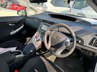 2016 Toyota Prius - Thumbnail