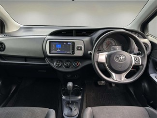 2015 Toyota Vitz - Thumbnail