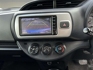 2015 Toyota Vitz - Thumbnail
