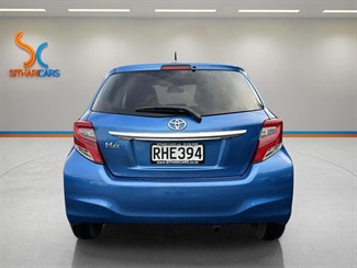 2015 Toyota Vitz - Thumbnail