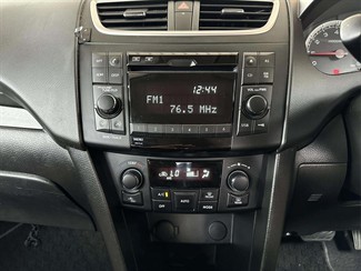 2011 Suzuki SWIFT - Thumbnail